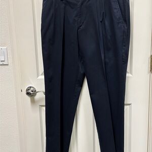 MENS Dockers dress pants 38x32 Navy blue